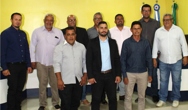 Imagens da CÂMARA DE VEREADORES DE BARRO AOTO - BAHIA CRIA COMISSÃO ESPECIAL PARA REVISÃO GERAL DA LEI ORGÂNICA E DO REGIMENTO INTERNO.
